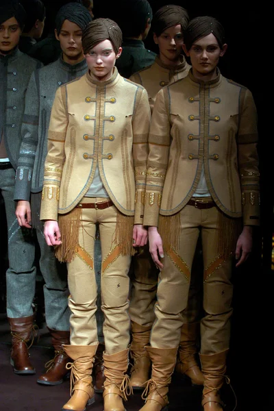 Look 50